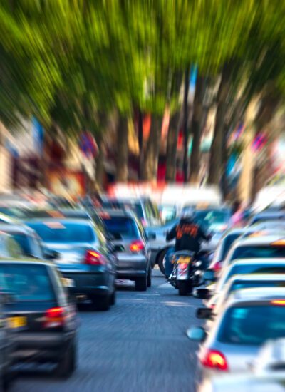 Motorrijden in de file: wat is toegestaan?